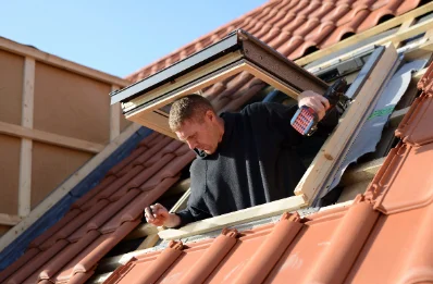 Pose de fenêtres de toit Velux à Neuillé